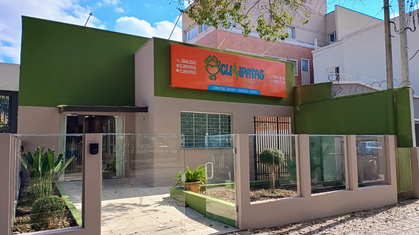 Fachada da clínica Clinipatas em Curitiba